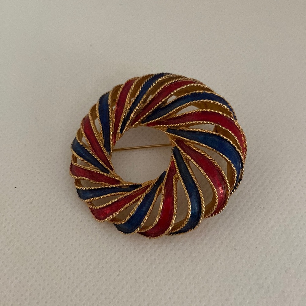Great Boucher pin. Asymmetrical yet balanced with the negative space. 9635 P.